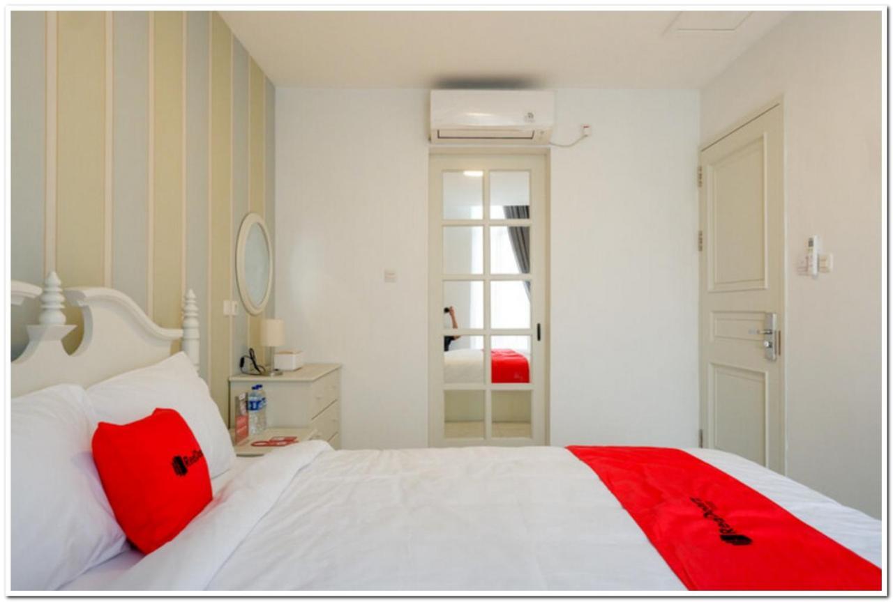 Reddoorz Plus @ Madukoro Raya Semarang Extérieur photo