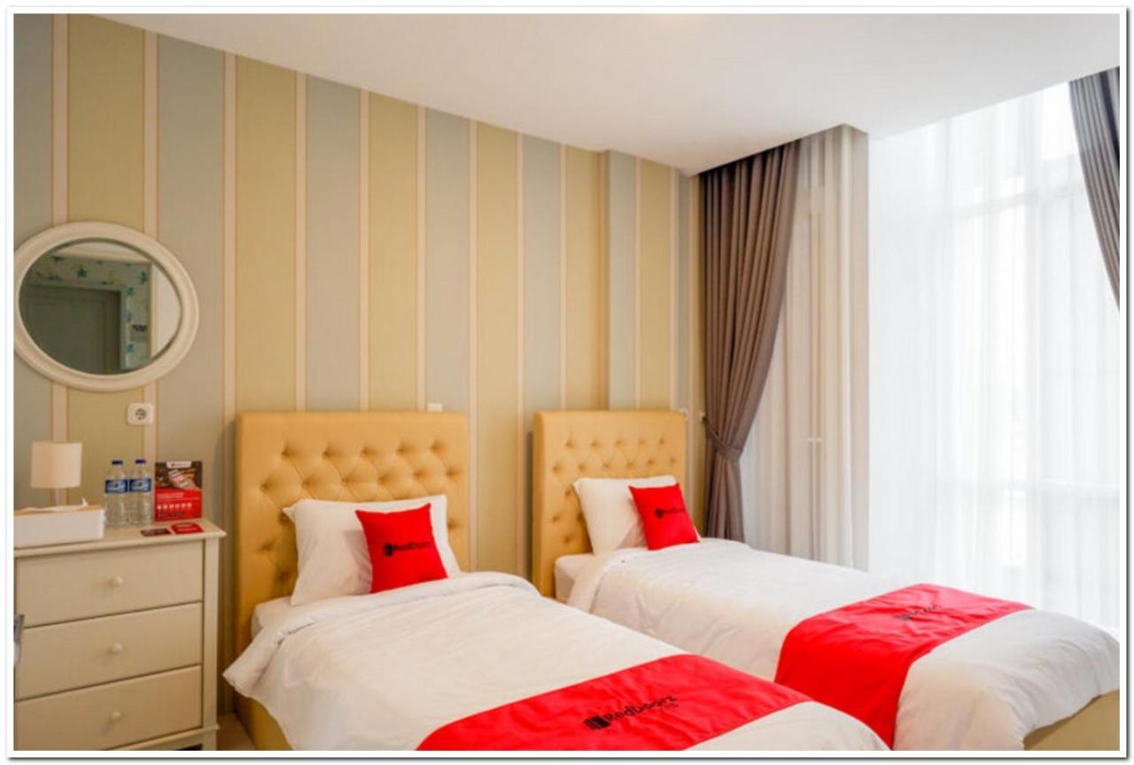 Reddoorz Plus @ Madukoro Raya Semarang Extérieur photo