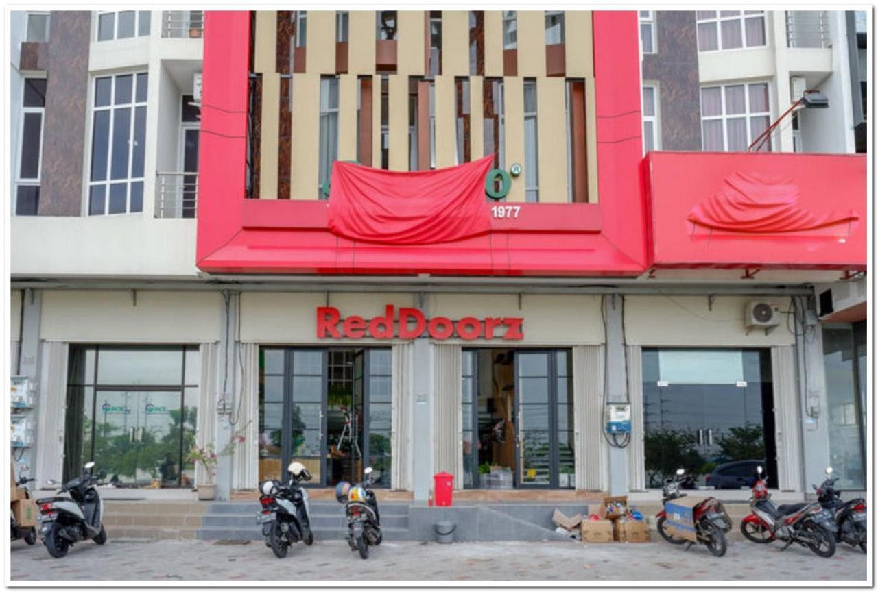 Reddoorz Plus @ Madukoro Raya Semarang Extérieur photo