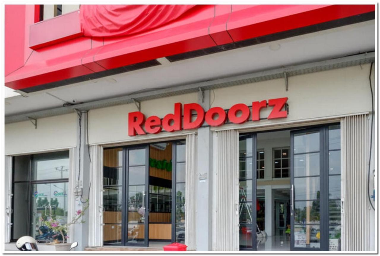 Reddoorz Plus @ Madukoro Raya Semarang Extérieur photo