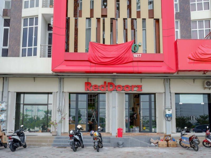 Reddoorz Plus @ Madukoro Raya Semarang Extérieur photo