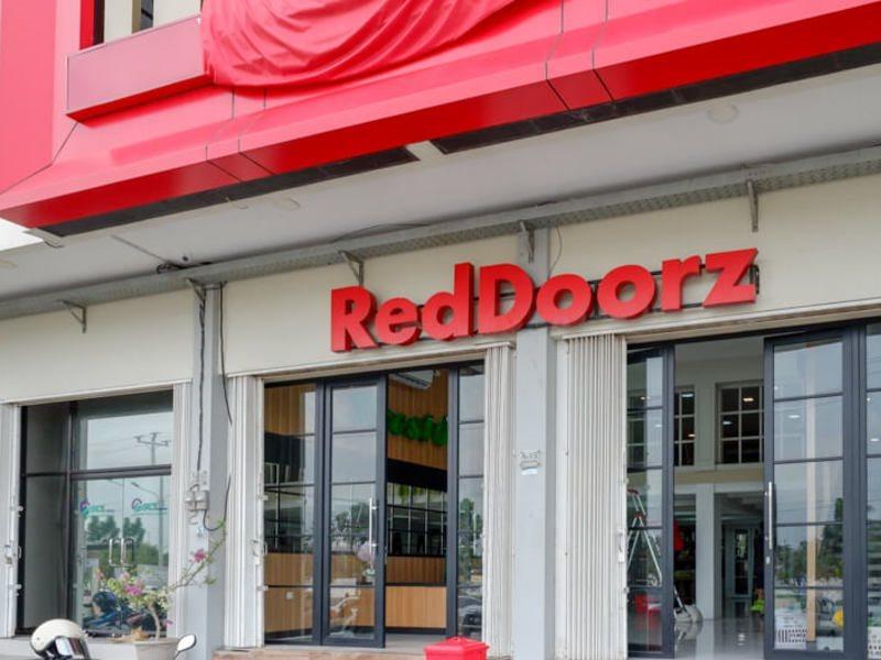 Reddoorz Plus @ Madukoro Raya Semarang Extérieur photo