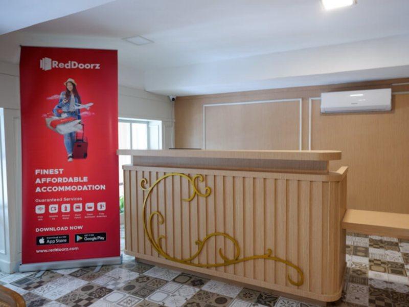 Reddoorz Plus @ Madukoro Raya Semarang Extérieur photo